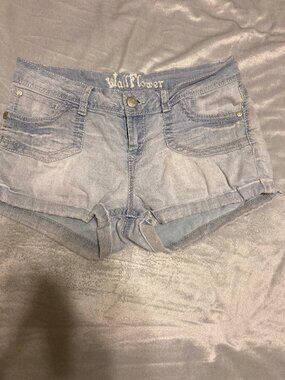 Wallflower Jean Shorts ~ Light Wash ~ Size 9